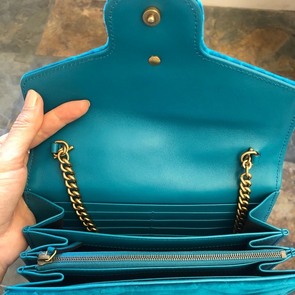 Authentic Gucci Velvet Crossbody Bag with Gold Chain - Picture 7 of 8